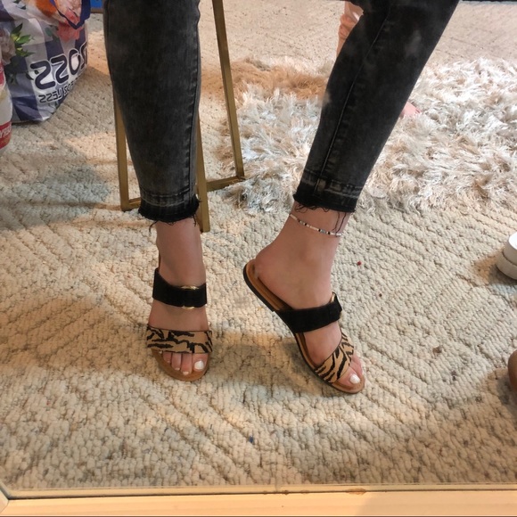 NEW Tiger Sandals - Picture 6 of 6